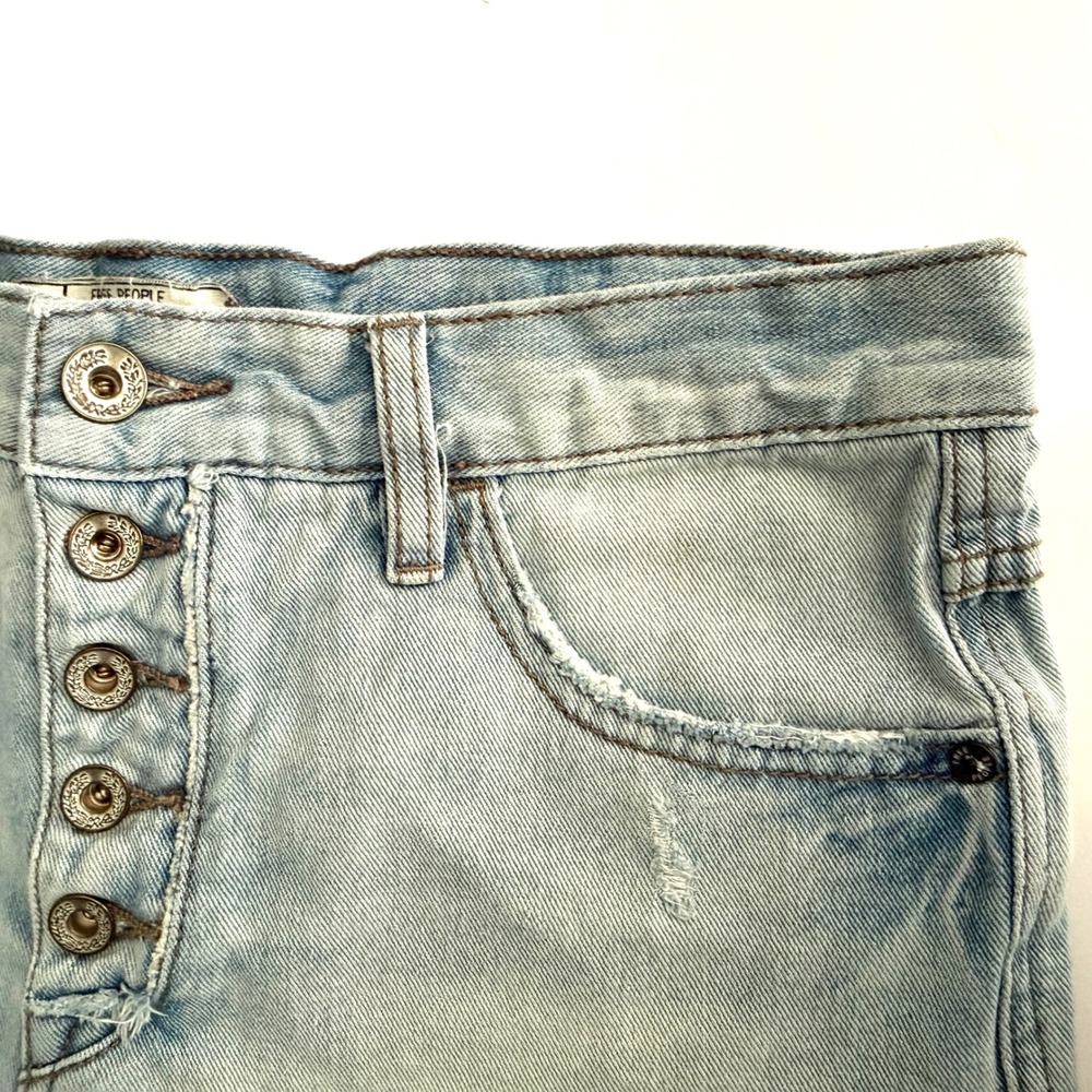 Free People Womens Light Wash Distressed Denim Cut Off Shorts Button Fly Size 27 - Picture 4 of 16